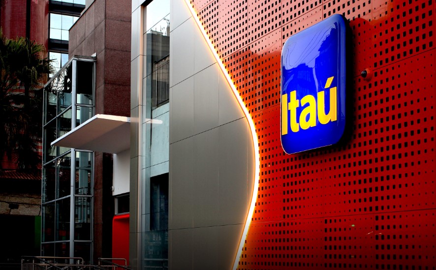 Itaú expande testes com conexão de baixa órbita, inclui Hughes e OneWeb