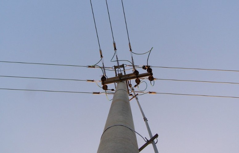 Regra do poste irá para novas concessões das elétricas. Mas conta ficará com telecom.