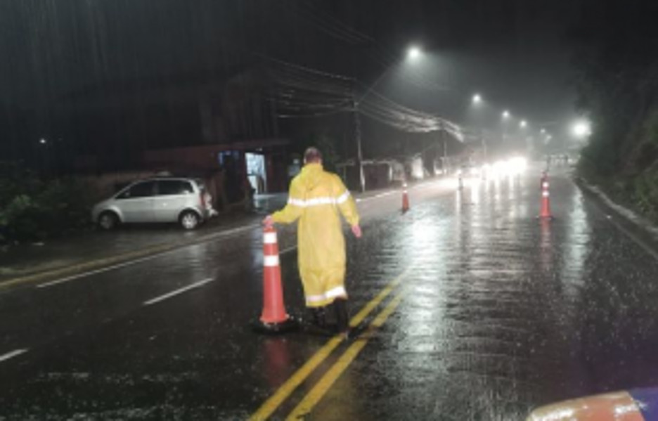 Chuvas no Sul destroem infraestrutura de rede. Operadoras liberam o roaming.