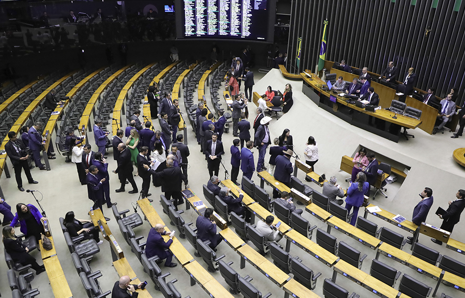 Câmara aprova reforma tributária sem pleitos das teles