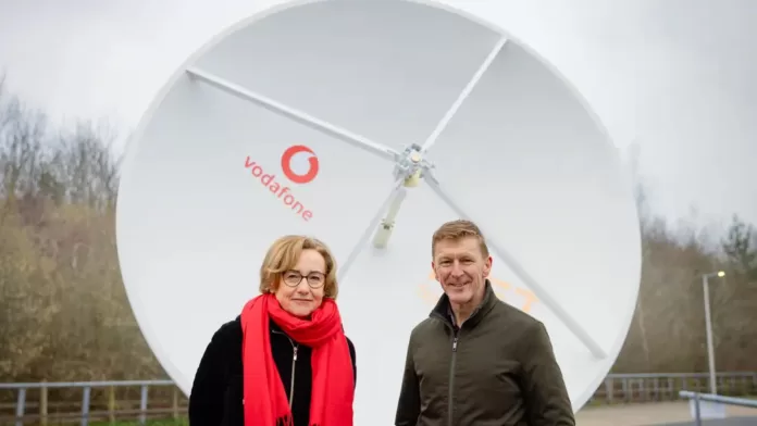 Vodafone e AST SpaceMobile fazem chamada de vídeo a partir de satélites